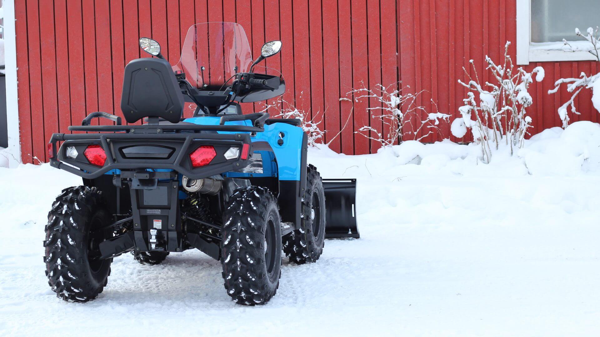 Mikä on ero mönkijän ja traktorin välillä lumitöissä?